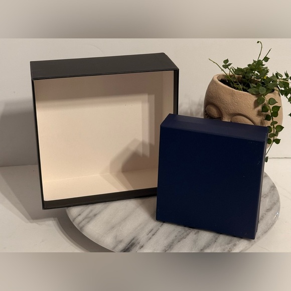 Gucci Classic Black & White Gift Box 7.38x7.38x3 Inc Empty Unbranded Box - Picture 7 of 13